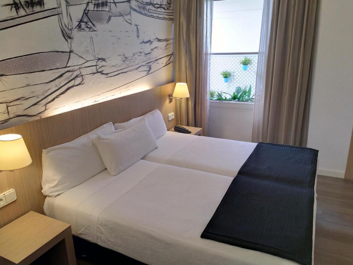 Hotel Mediterrani カレリャ・デ・パラフルジェリ エクステリア 写真