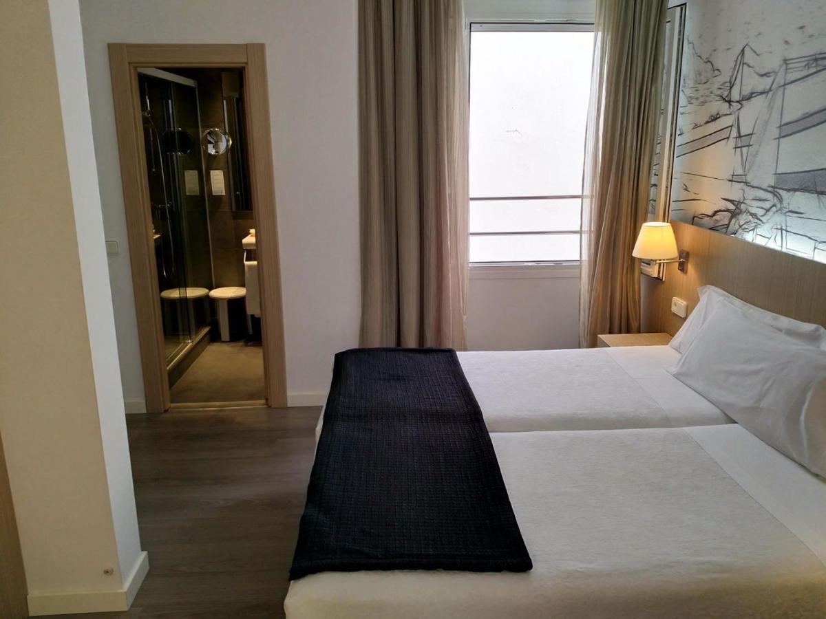 Hotel Mediterrani カレリャ・デ・パラフルジェリ エクステリア 写真