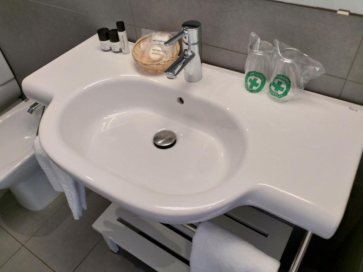 Hotel Mediterrani カレリャ・デ・パラフルジェリ エクステリア 写真