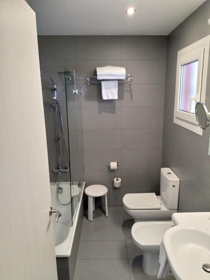 Hotel Mediterrani カレリャ・デ・パラフルジェリ エクステリア 写真