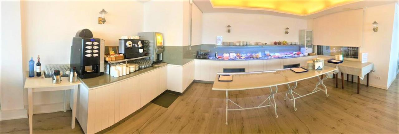 Hotel Mediterrani カレリャ・デ・パラフルジェリ エクステリア 写真
